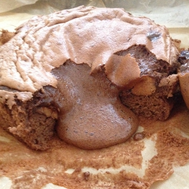 爆浆的巧克力凹蛋糕