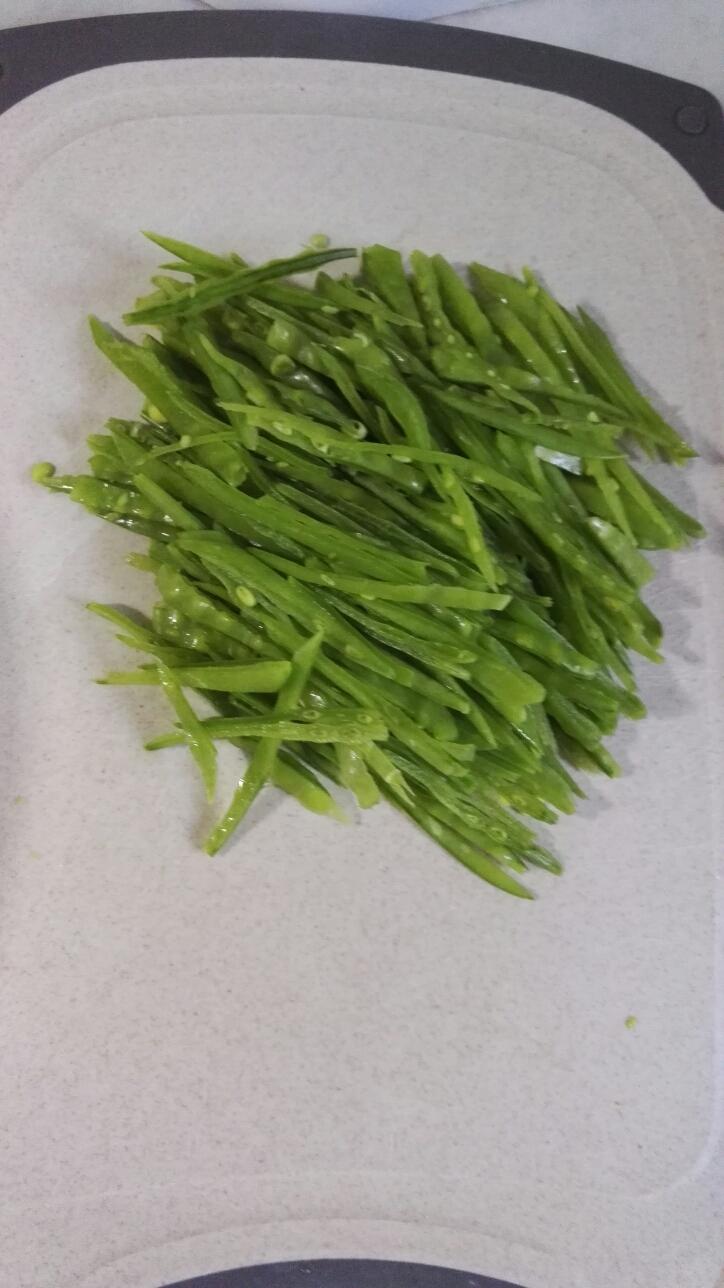 细切丝荷兰豆的做法 步骤1