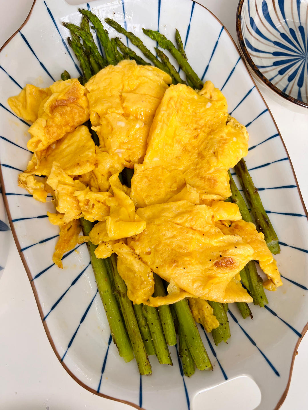 香煎芦笋配法式炒蛋