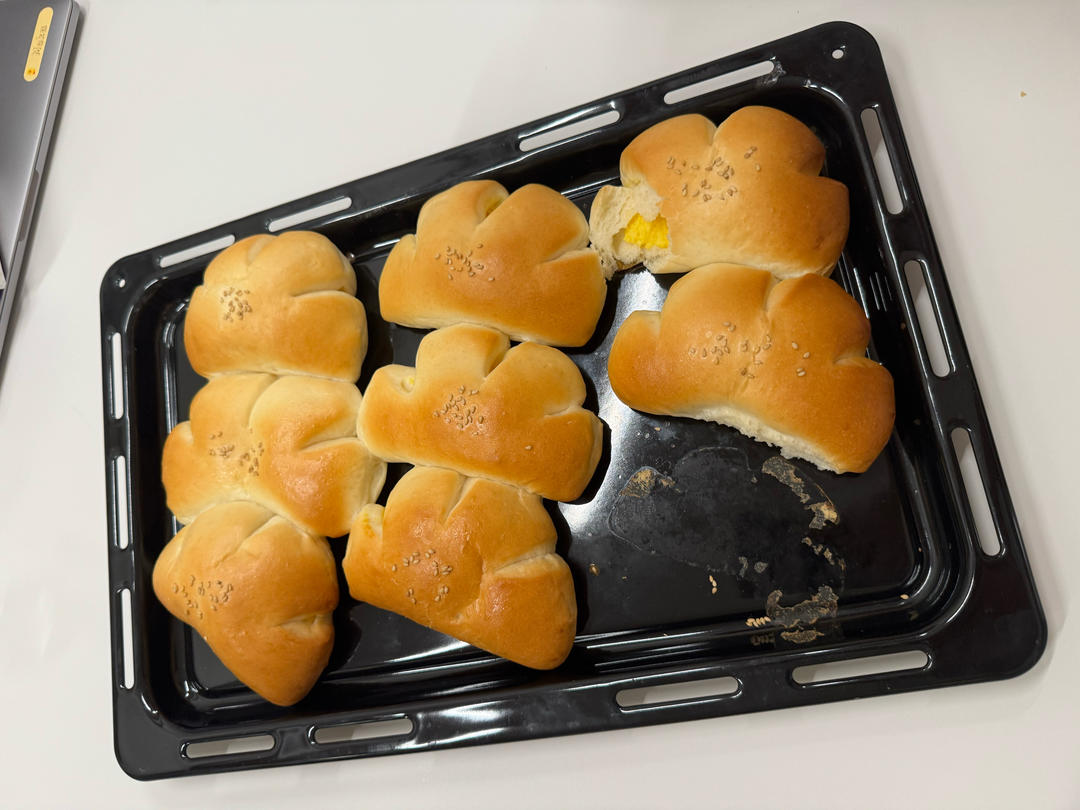 复古卡仕达夹馅面包