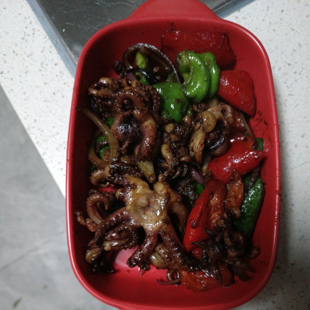爆炒鱿鱼须，加上这一步，可以与铁板鱿鱼媲美