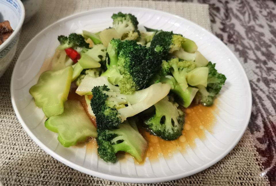 比肉还鲜的酱汁西兰花