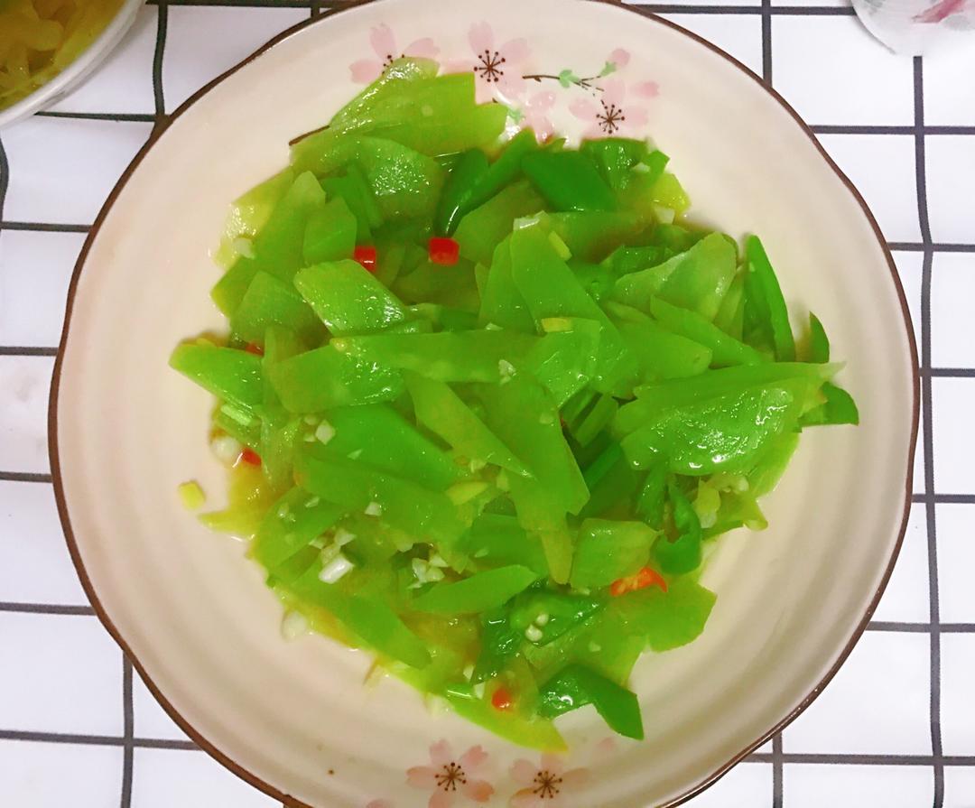 清炒莴笋