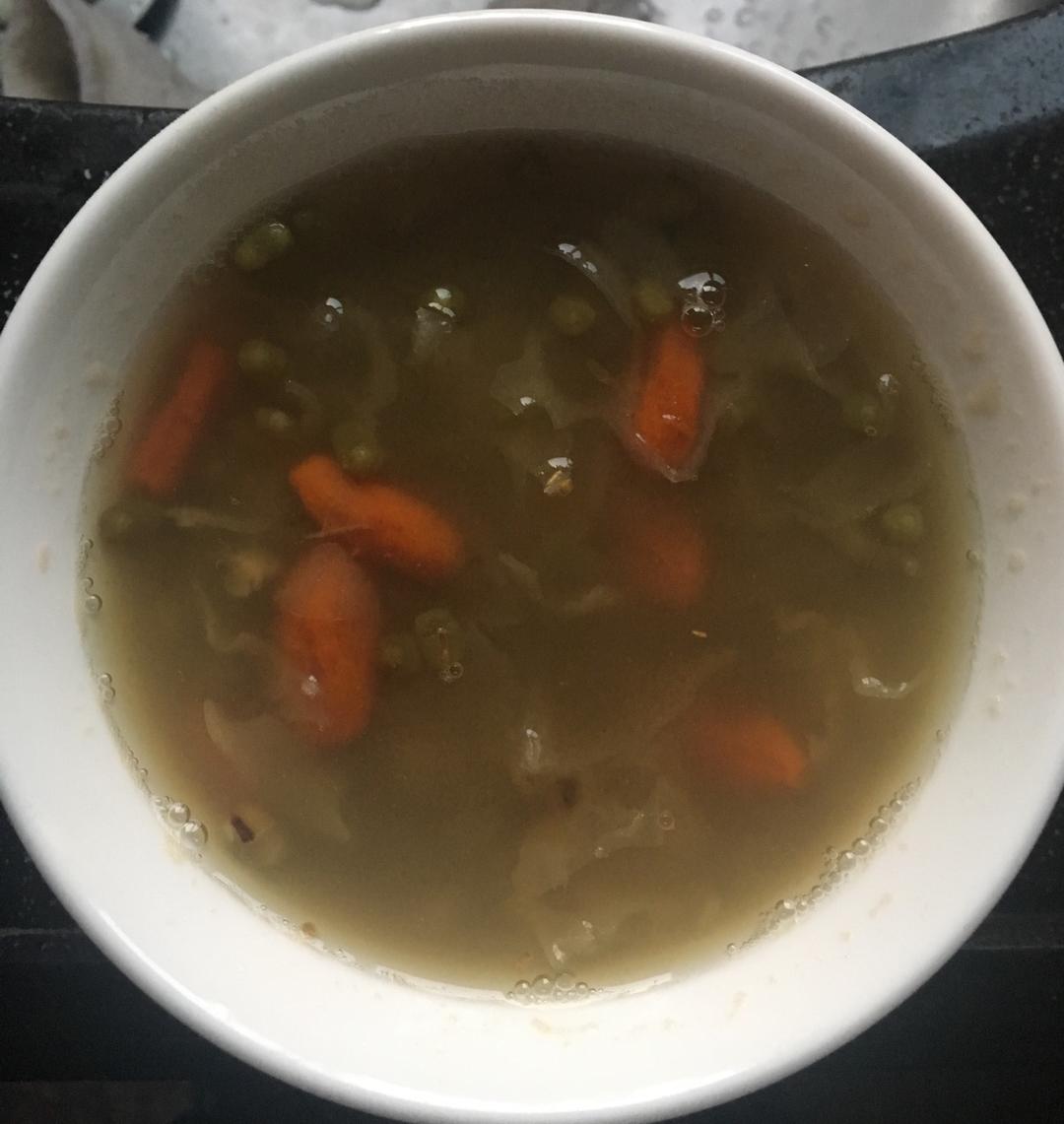 银耳莲子绿豆汤