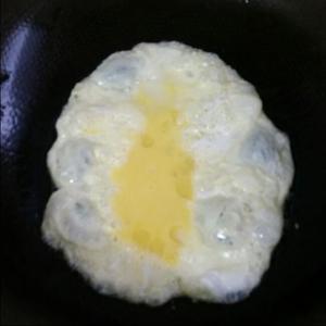 全世界最好吃的西红柿炒鸡蛋的做法 步骤2
