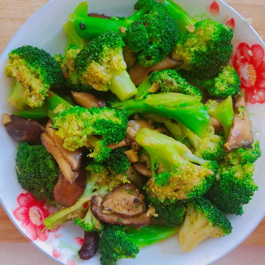 低脂好吃的西兰花炒香菇