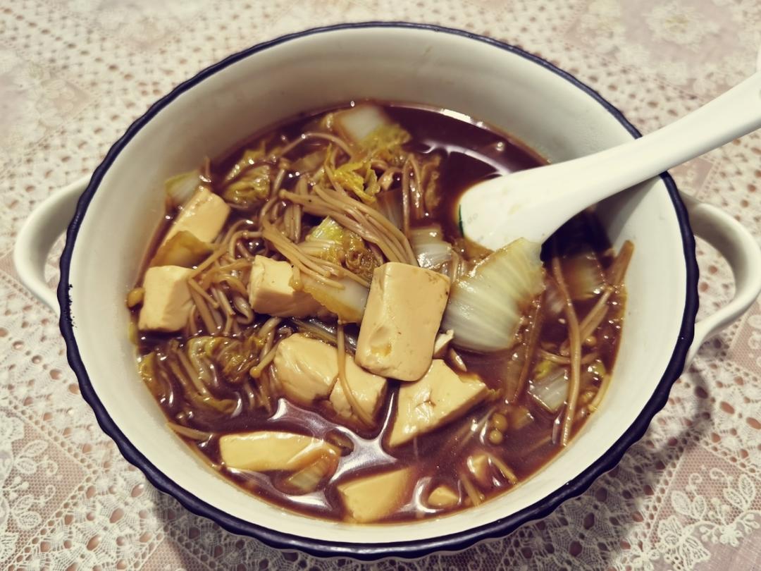 减脂白菜金针菇豆腐汤