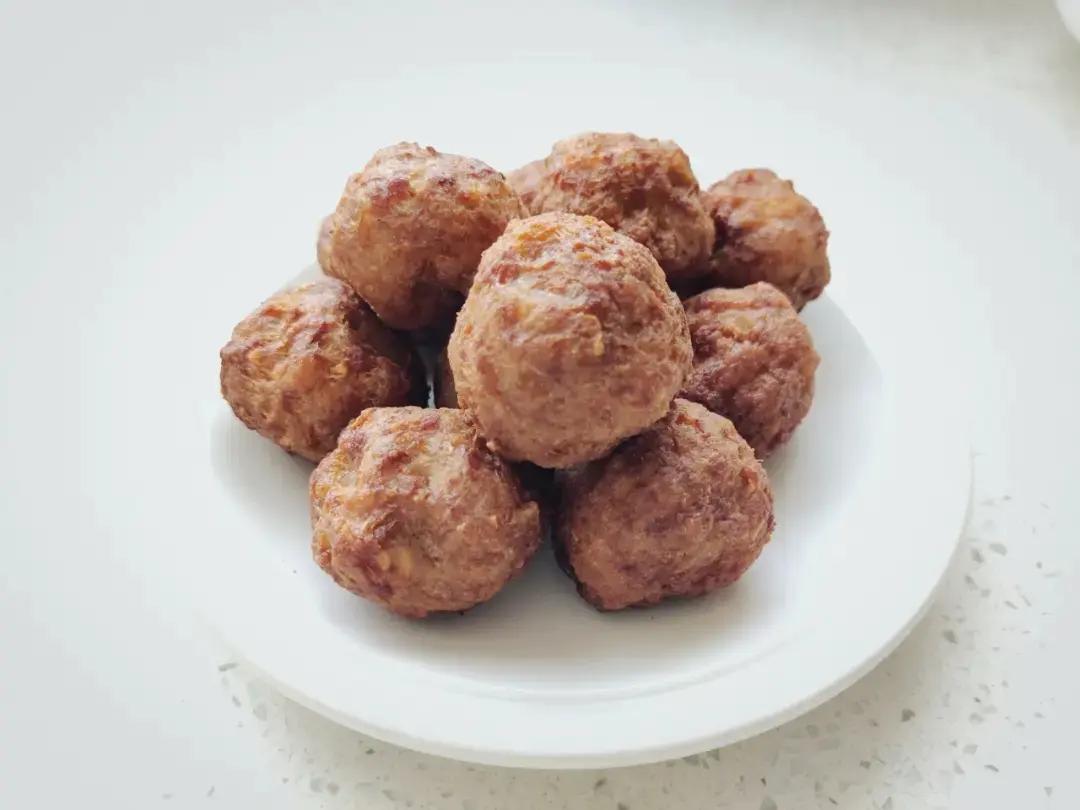 酥炸肉丸子