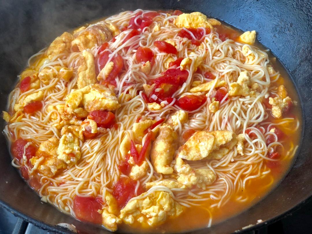 恨不得抱着锅舔的番茄鸡蛋面