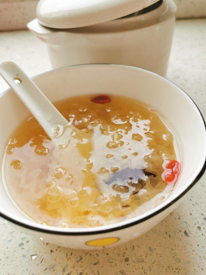 0失败的快速出胶银耳红枣汤（超详细）