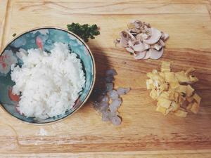虾仁蘑菇饭的做法 步骤2