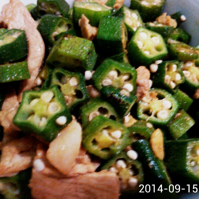 五花肉炒秋葵