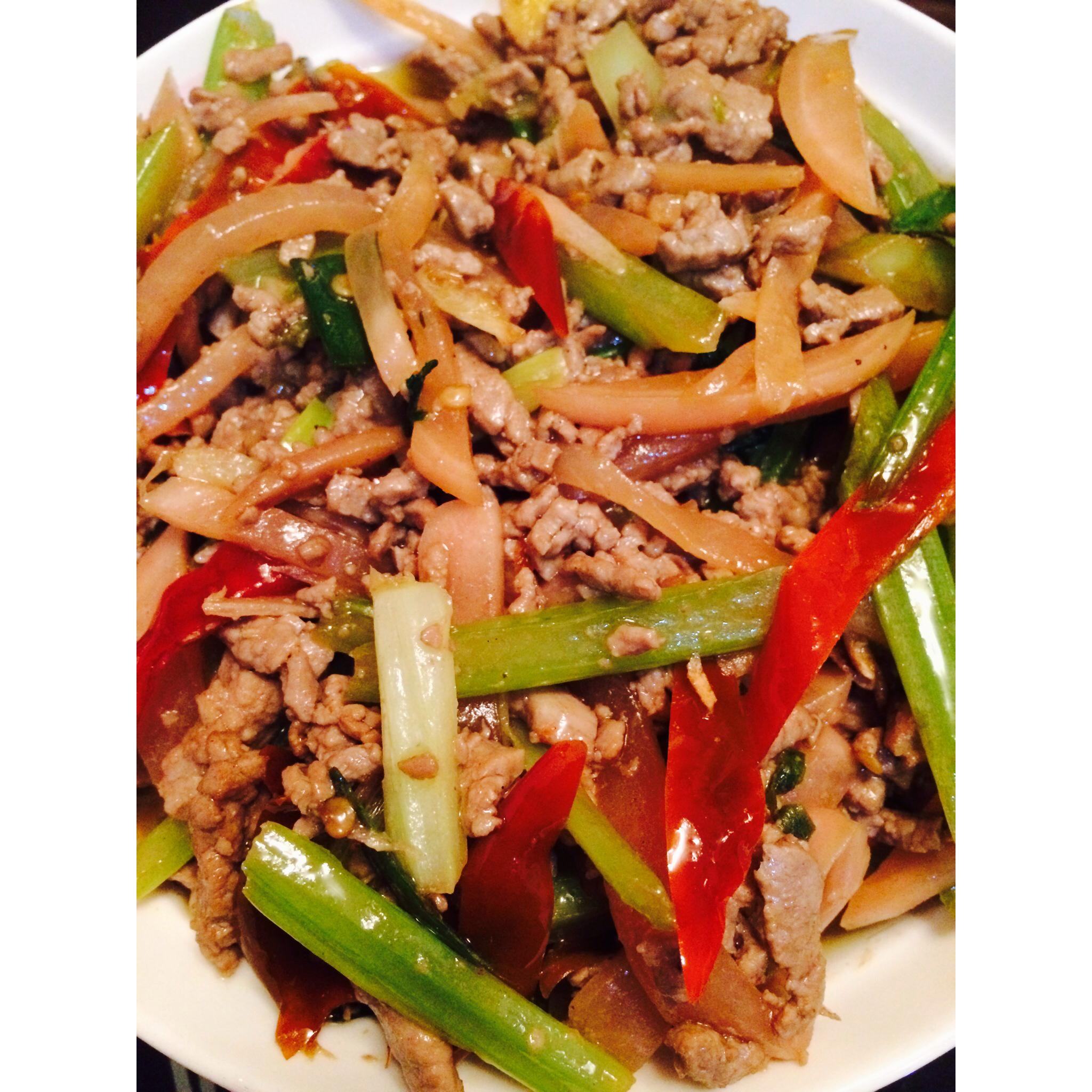 芹菜泡椒牛肉丝