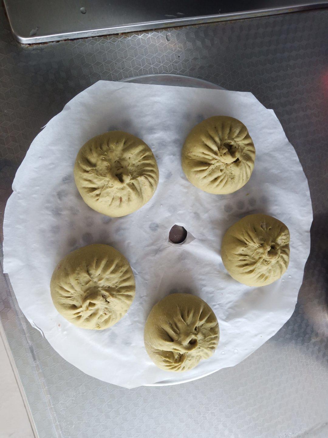 暄软的奶香豆沙包