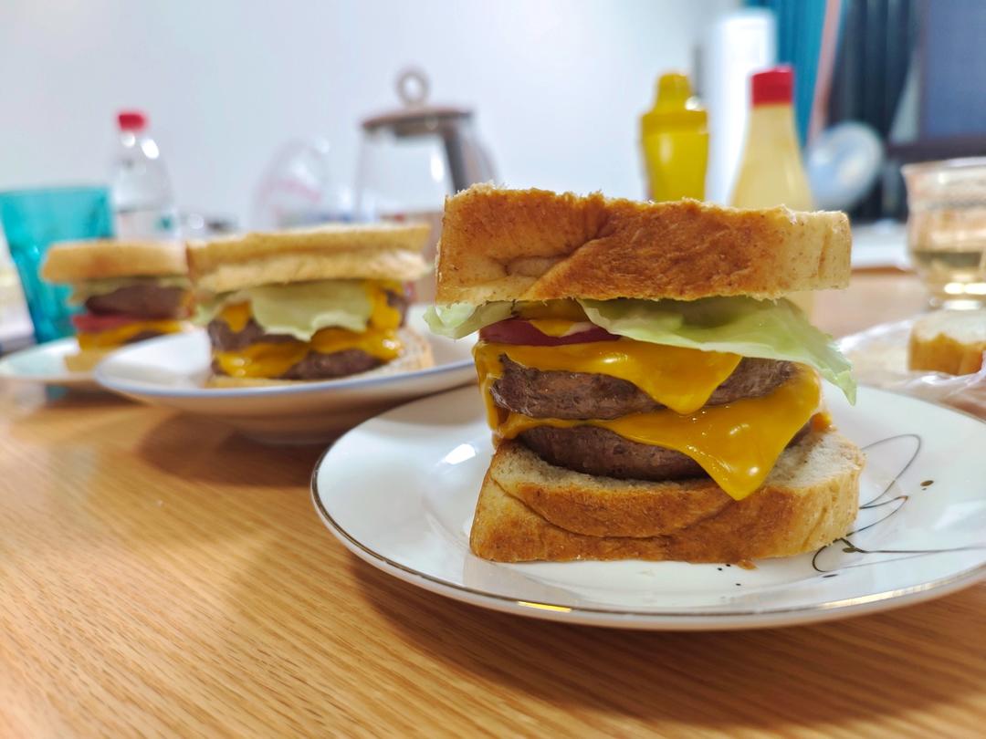 牛肉汉堡 煎出香嫩多汁的牛肉饼