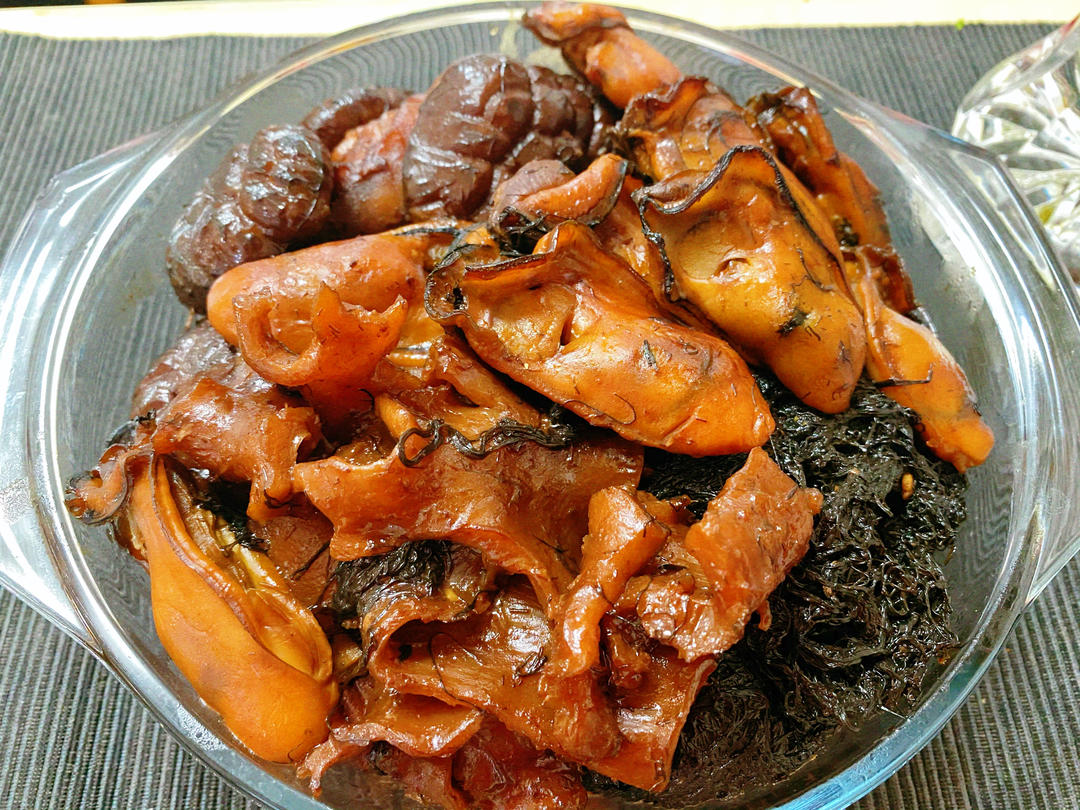 发菜花胶金蚝焖猪手【横财就手】