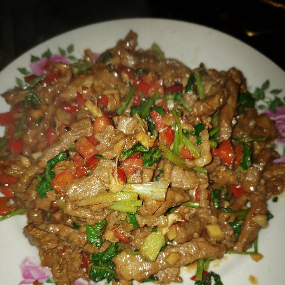 厨师长教你：“碎炒牛肉”的家常做法，开胃又下饭，先收藏起来