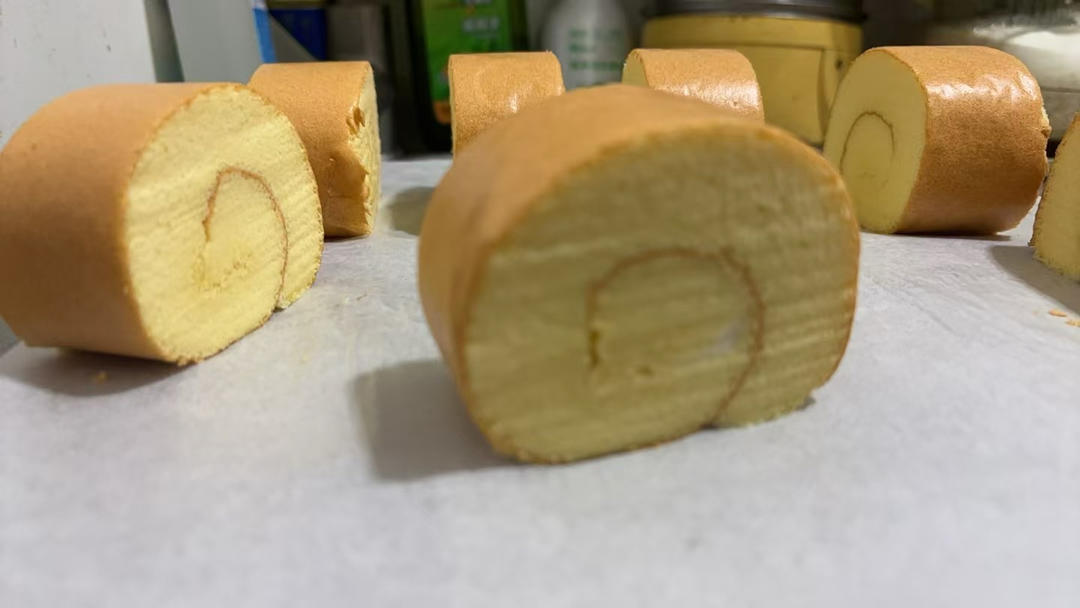 蛋糕卷这样做‼️不掉皮不开裂（小视频食谱）