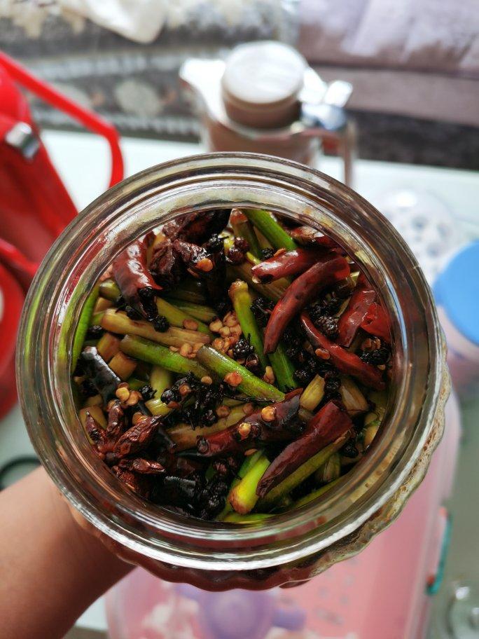 北方家常小咸菜【腌蒜苔】