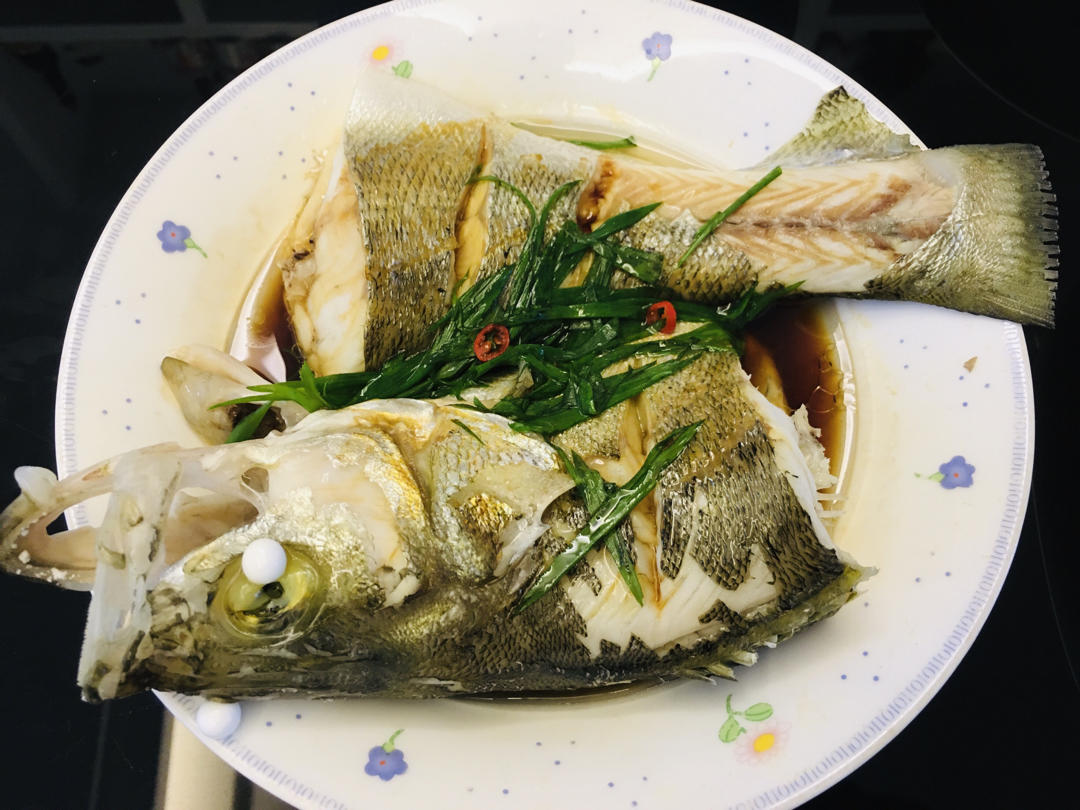 葱油鲈鱼（零失败神器：李锦记蒸鱼豉油）
