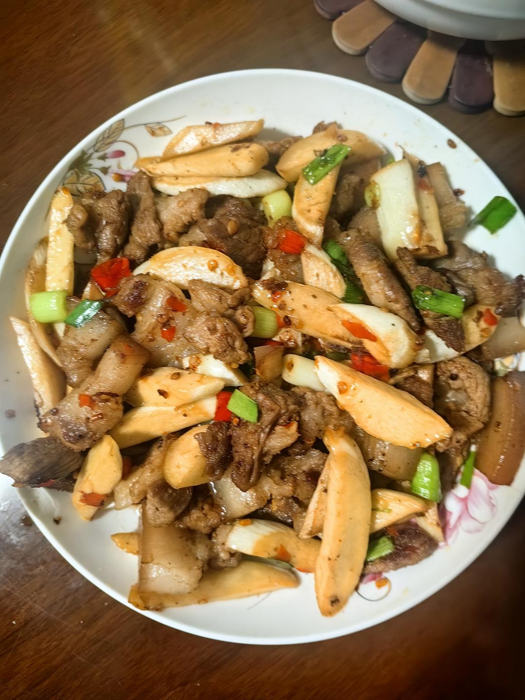 茭白这样做百吃不厌，茭白炒肉