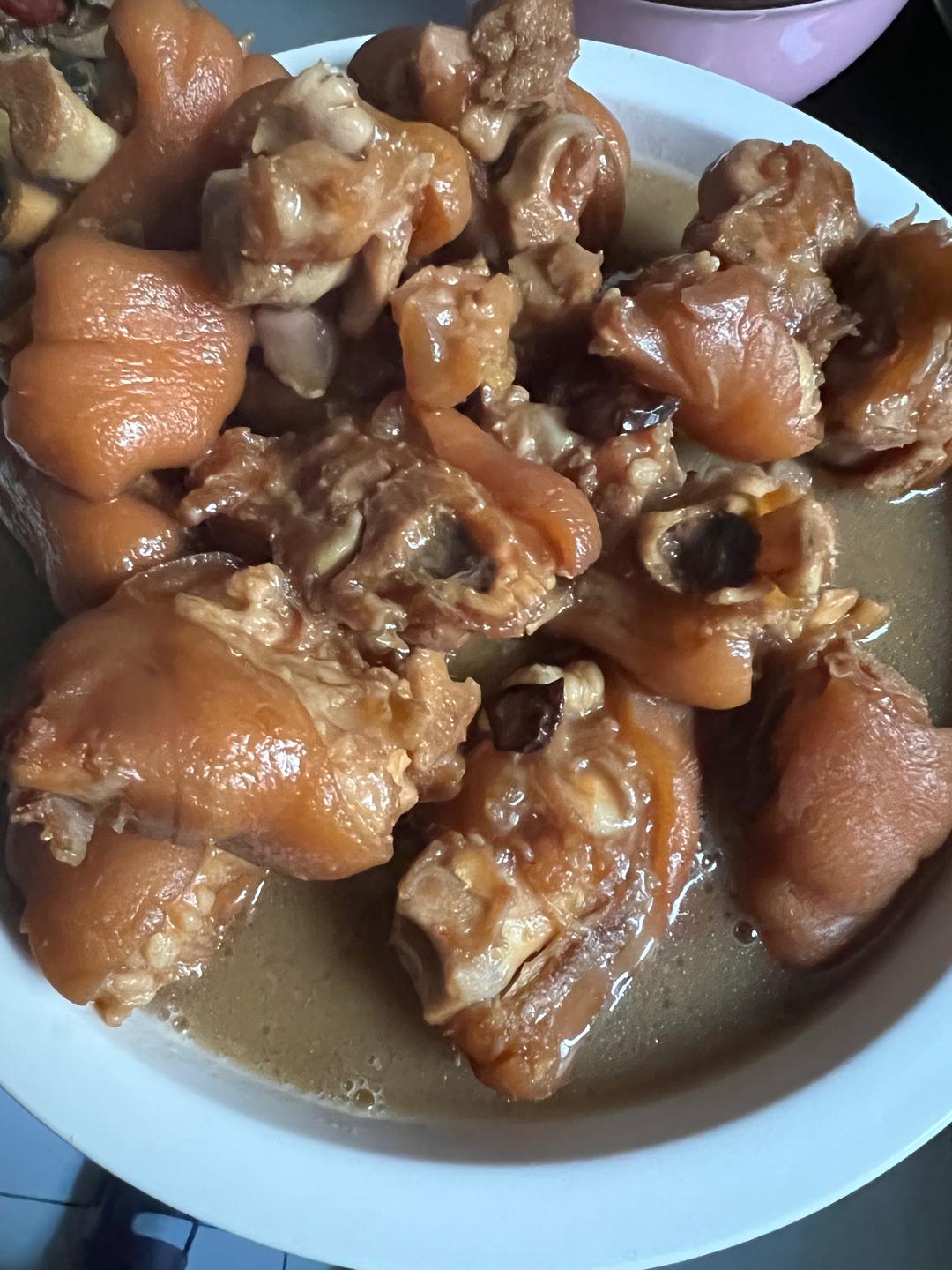 家庭版卤猪蹄的做法