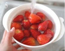 冰糖草莓的做法 步骤5