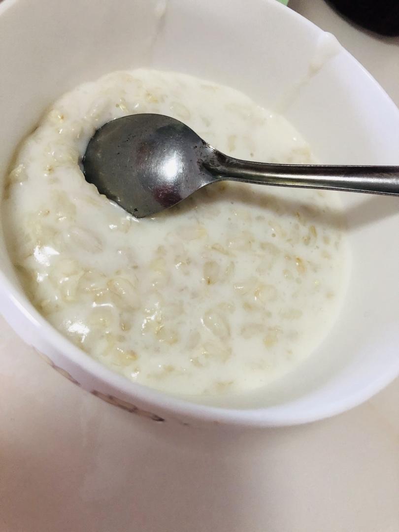 桃胶皂角米血燕羹