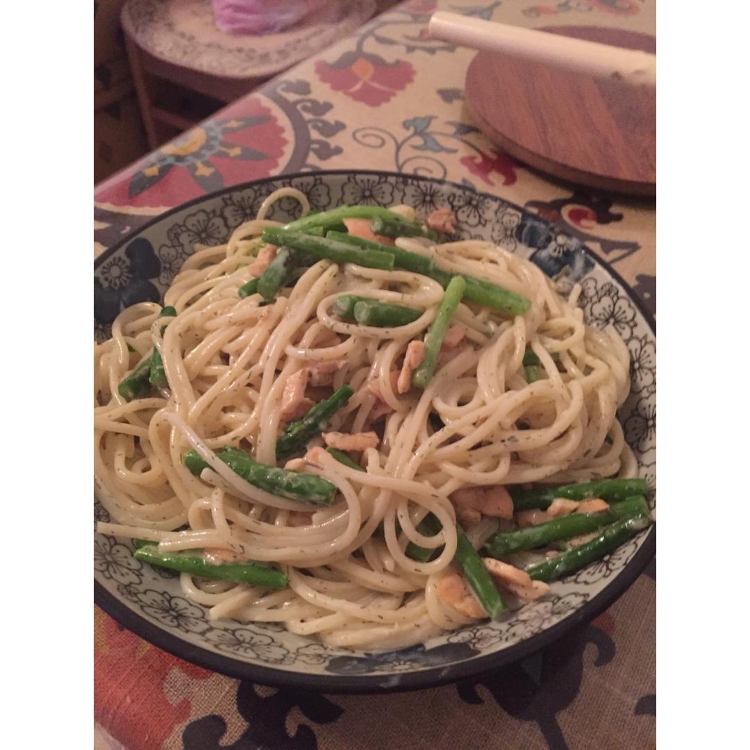 莳萝三文鱼芦笋意面