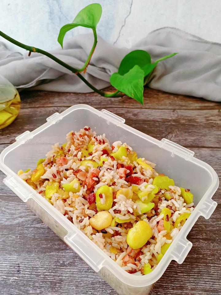 蚕豆焖饭的做法