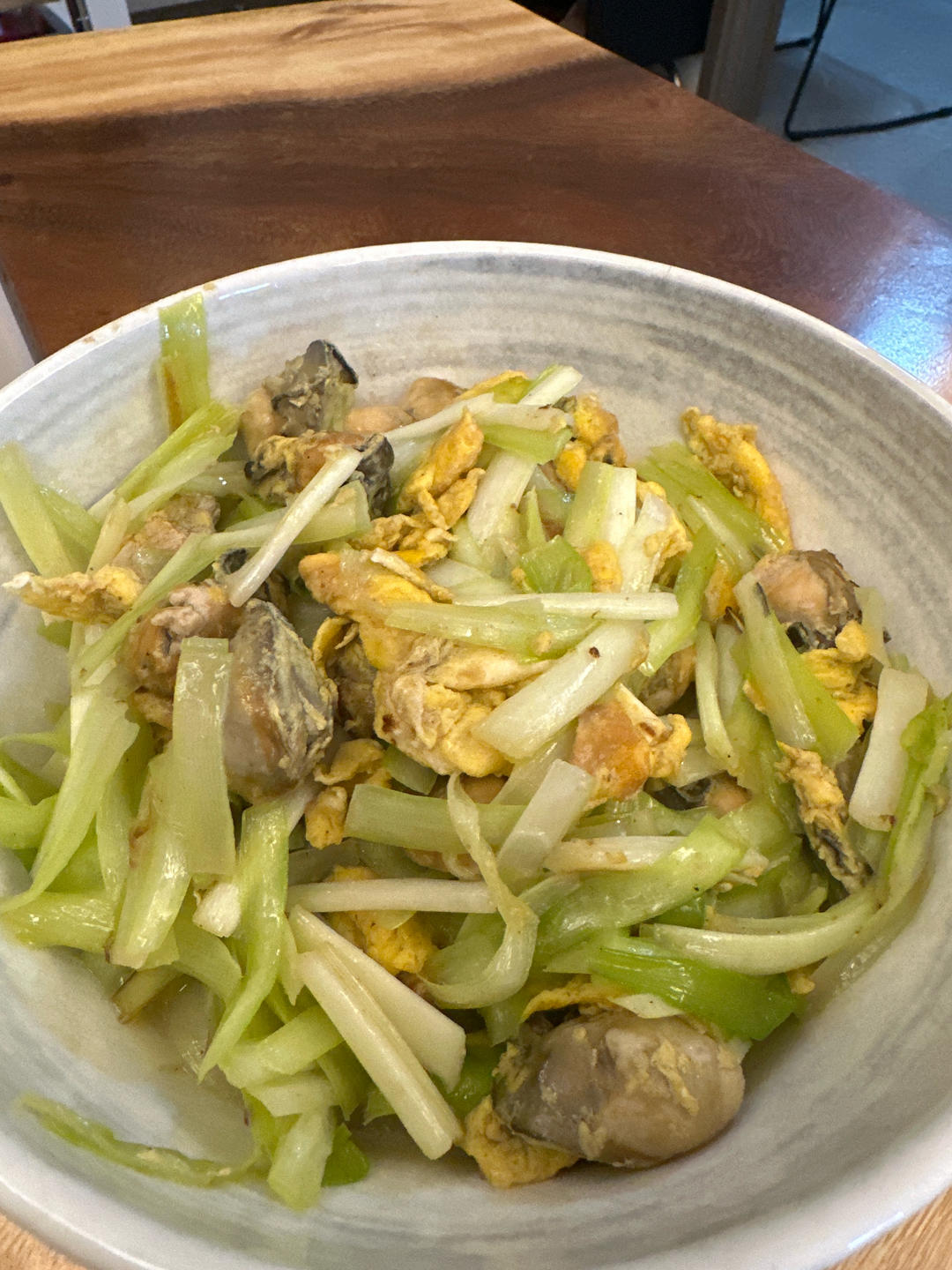 韭黄鸡蛋炒海蛎