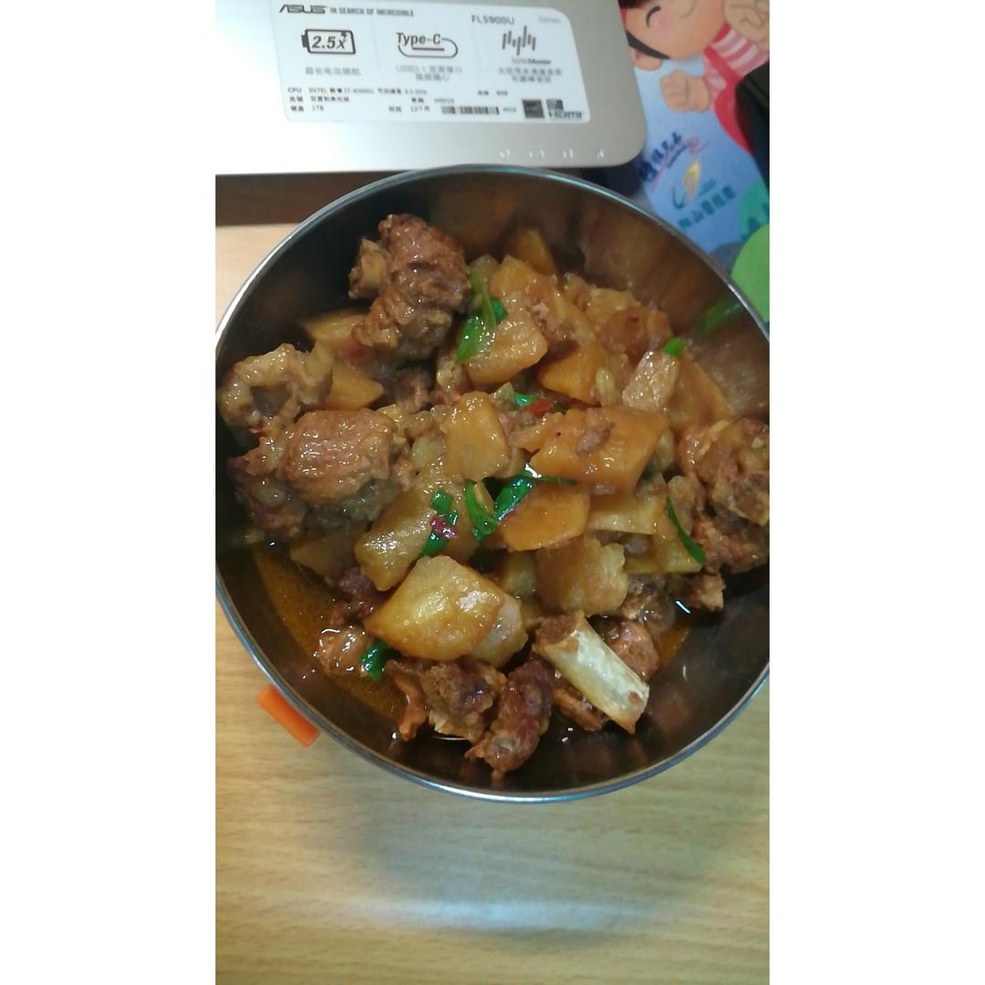 【电饭煲土豆焖排骨】