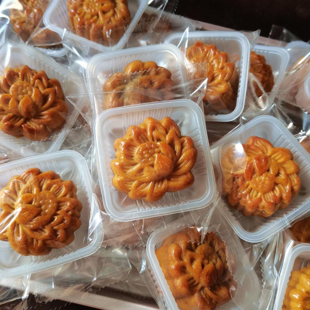 广式月饼——蛋黄莲蓉月饼