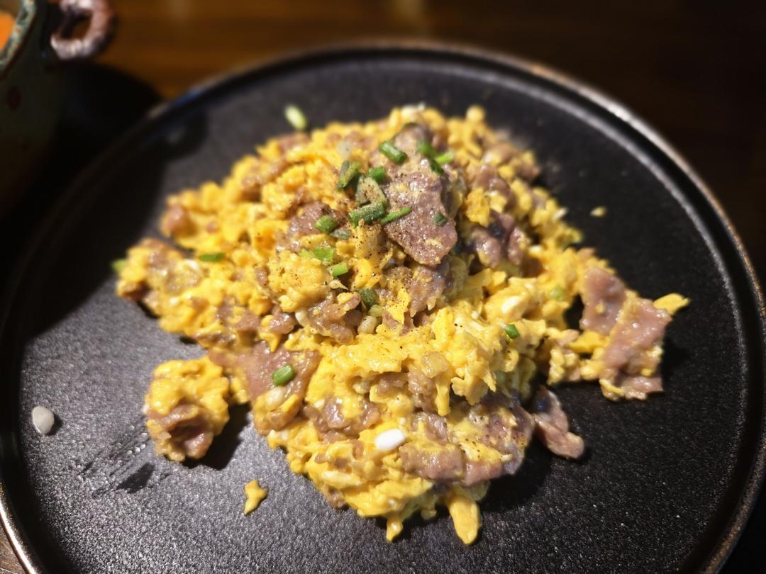 滑蛋牛肉，牛肉滑嫩，鸡蛋松软