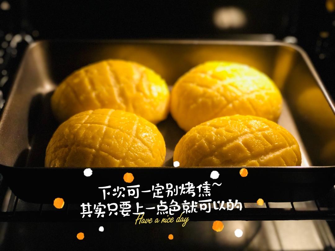 好吃到炸裂的港式菠萝包（附带制作酥皮的小视频）
