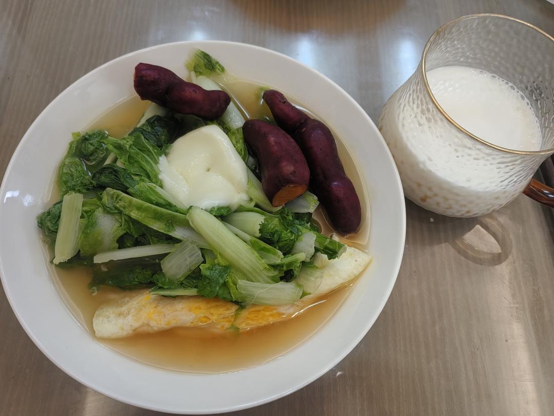牛油果鸡蛋三明治+红枣豆浆
