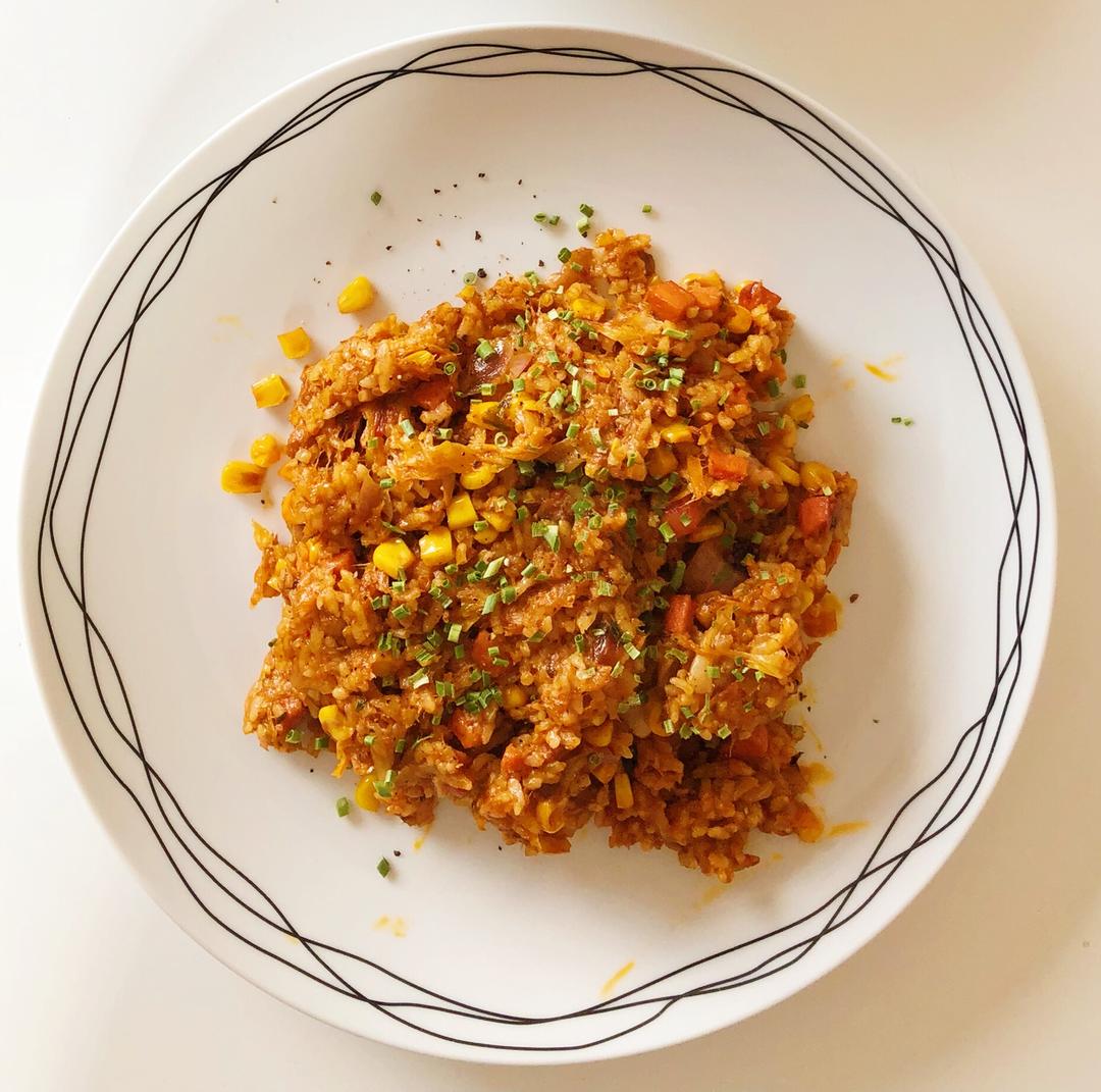 泡菜吞拿鱼（金枪鱼）炒饭—冬天就该来一碗红红火火的炒饭