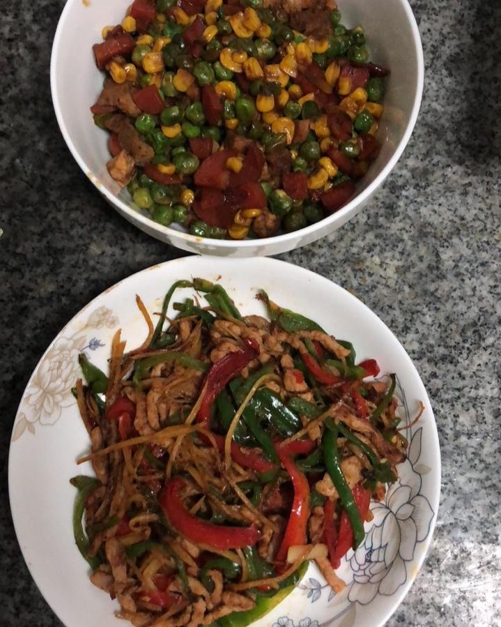 炒四丁（肉丁、豌豆、胡萝卜丁、玉米粒）