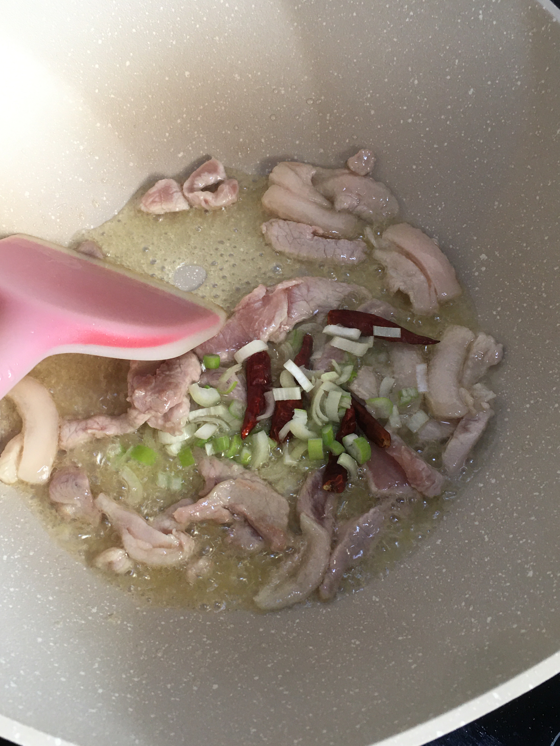 家常菜༄「芹菜炒肉🥩」༄的做法 步骤6