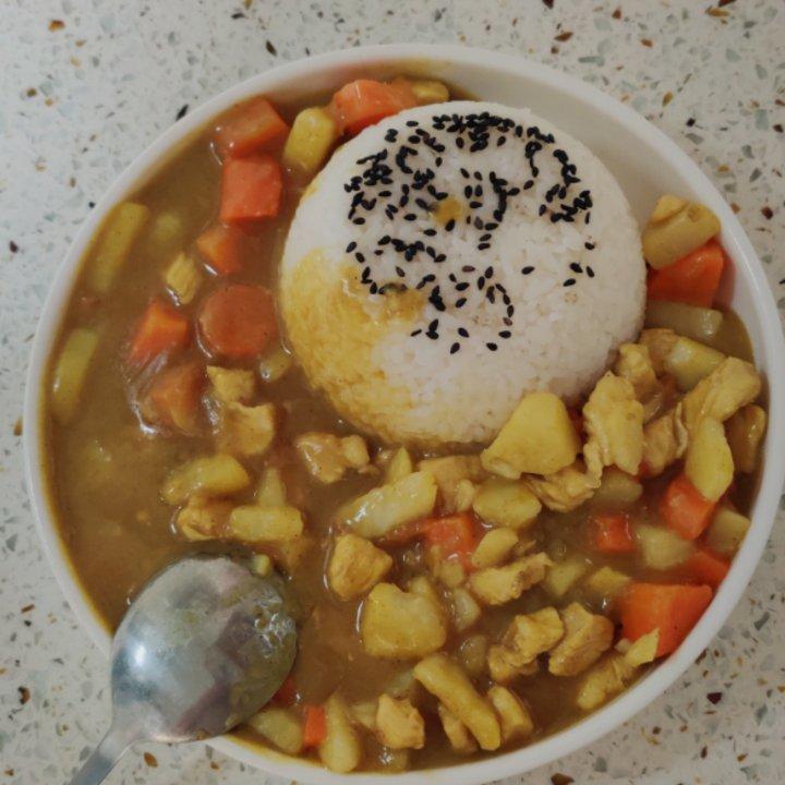 简单好吃的咖喱鸡肉饭（土豆很糯，鸡肉很嫩，三十分钟左右完成）