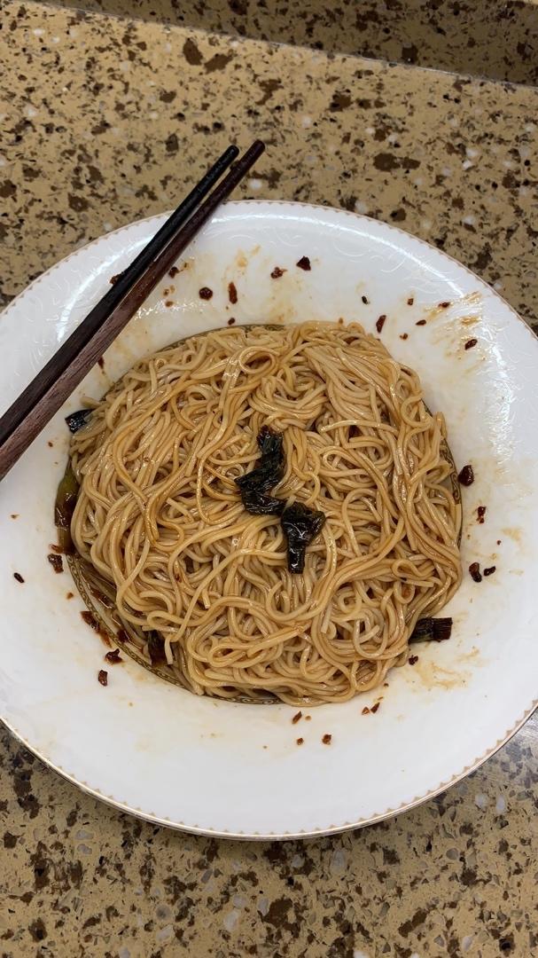10分钟搞定的一碗葱油拌面