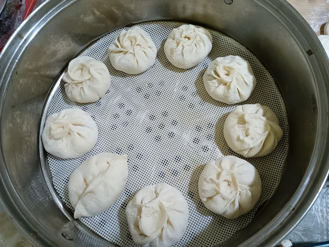 一口一个的鲜肉小笼包