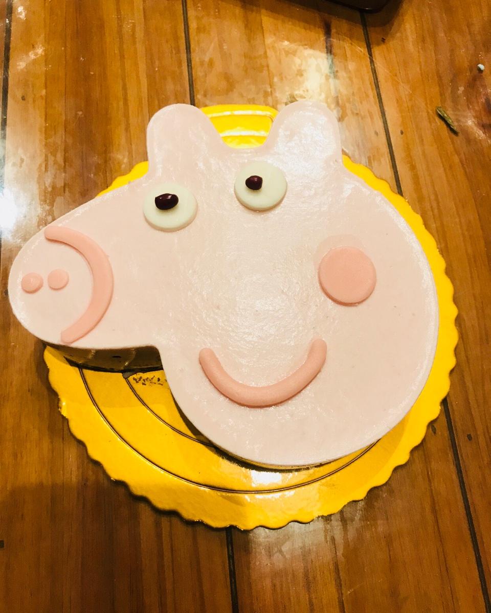 小猪佩奇（火龙果酸奶）慕斯