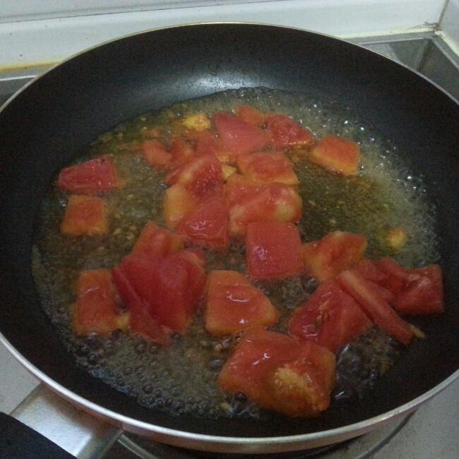 减肥餐：番茄蘑菇洋葱意面（低卡低脂无油版）的做法 步骤3
