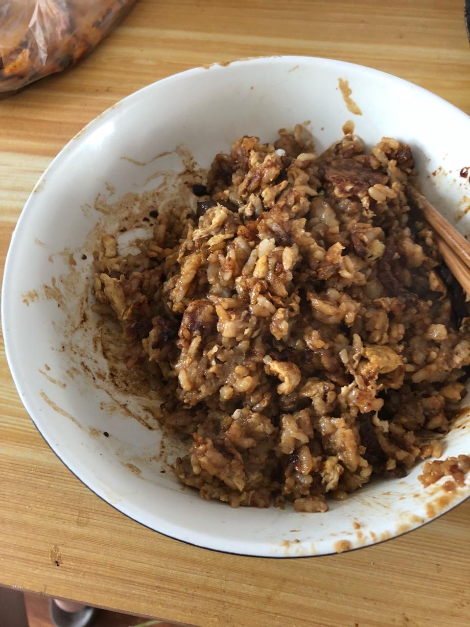 据说是 正宗酱油炒饭