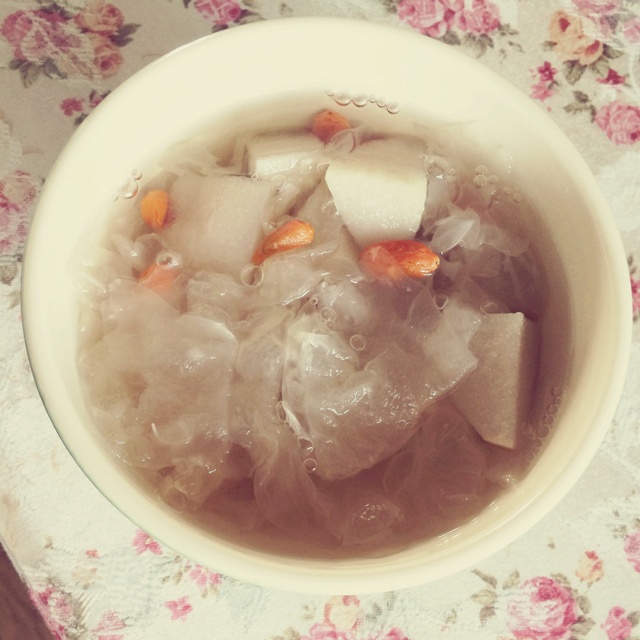 冰糖雪梨银耳汤