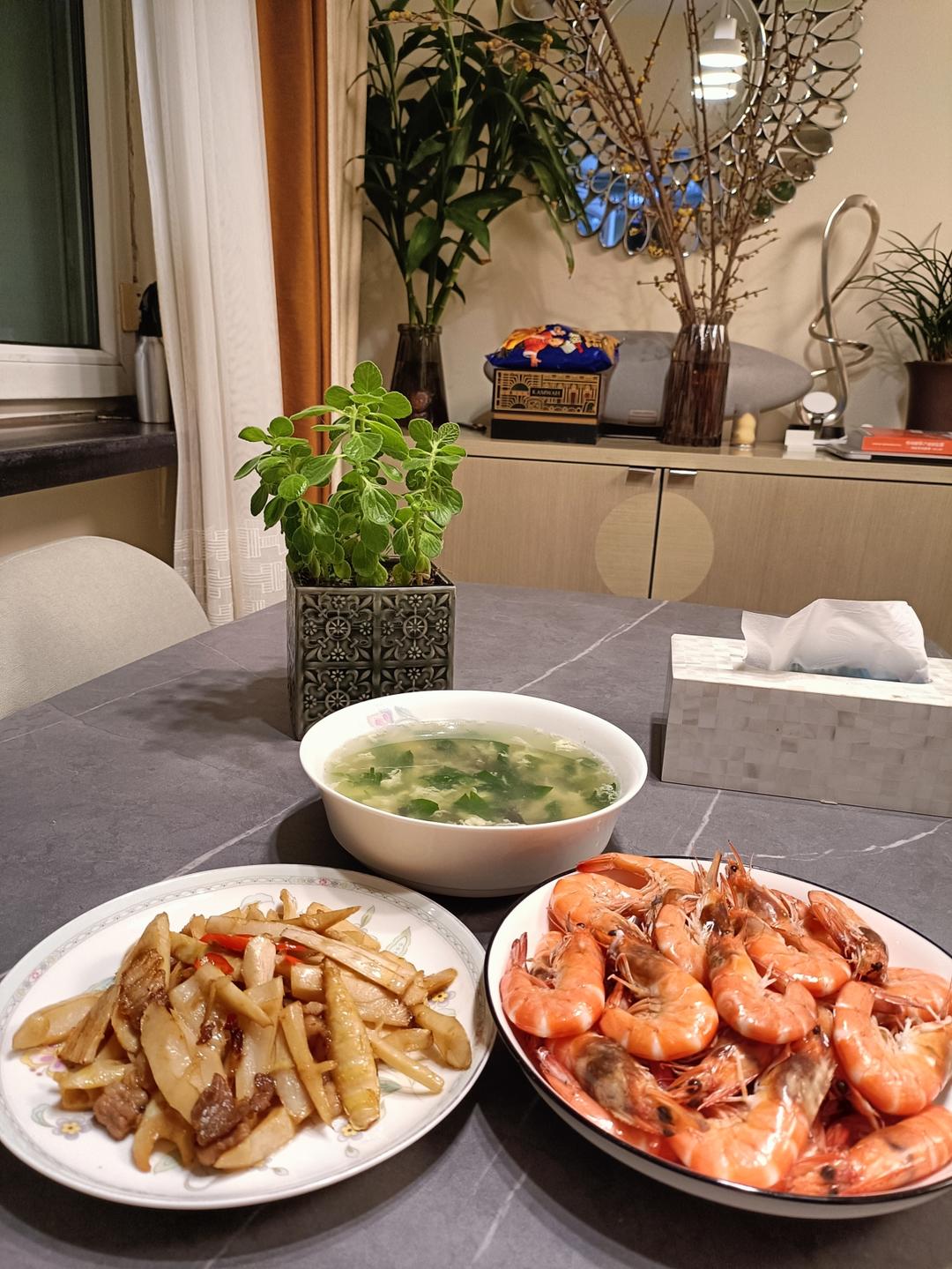 三层肉炒春笋