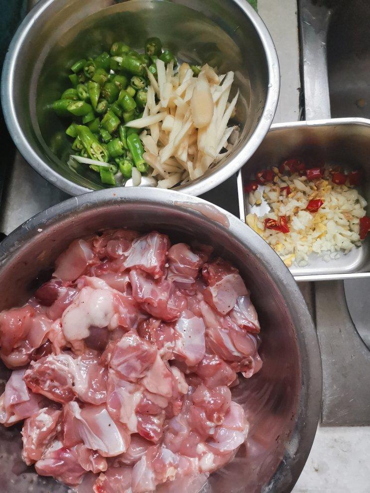 厨师长教你：自贡名菜“鲜锅兔”的家常做法，味道很赞先收藏起来