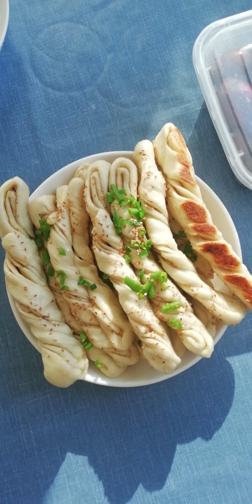 简单快手早餐美食~生煎小花卷