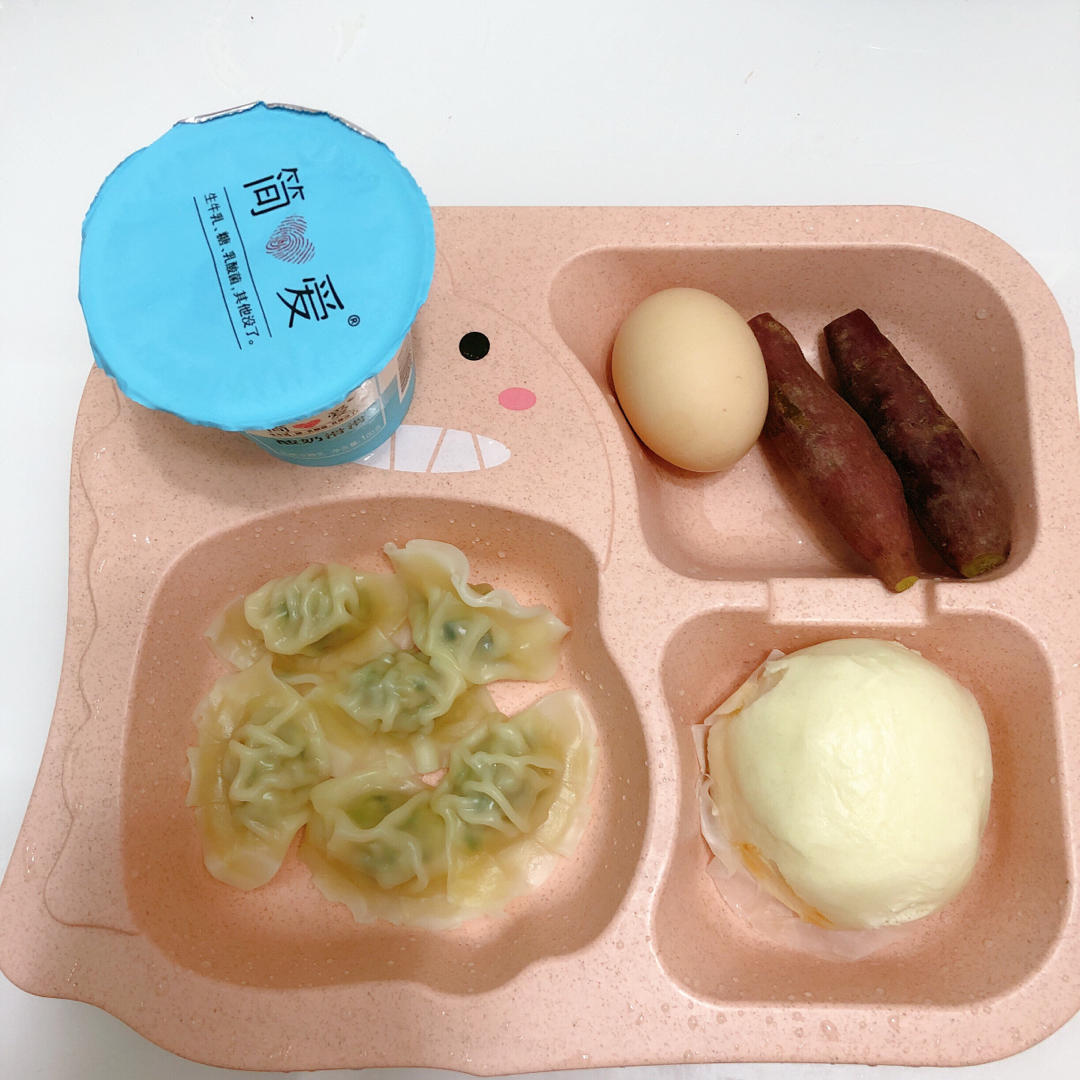 一岁半屁屁洛の早餐记